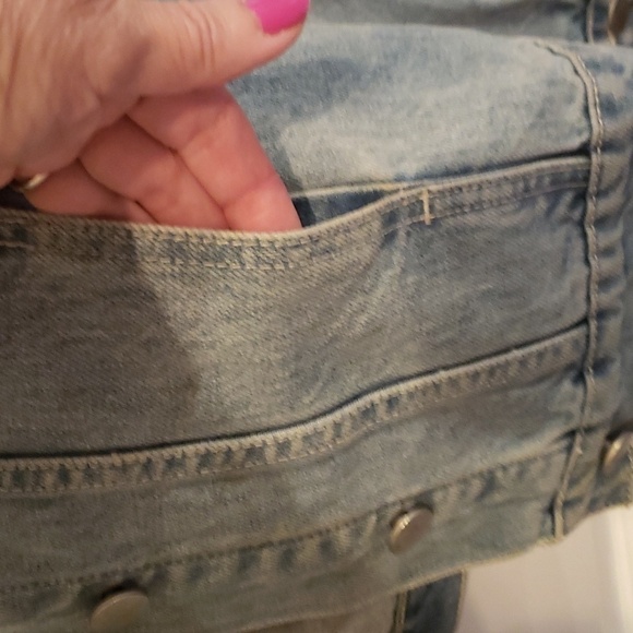 Tobi distressed denim jacket - Picture 4 of 9